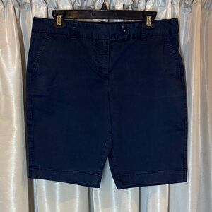 Vineyard Vines Deep Women’s Navy Uniform shorts, size 8